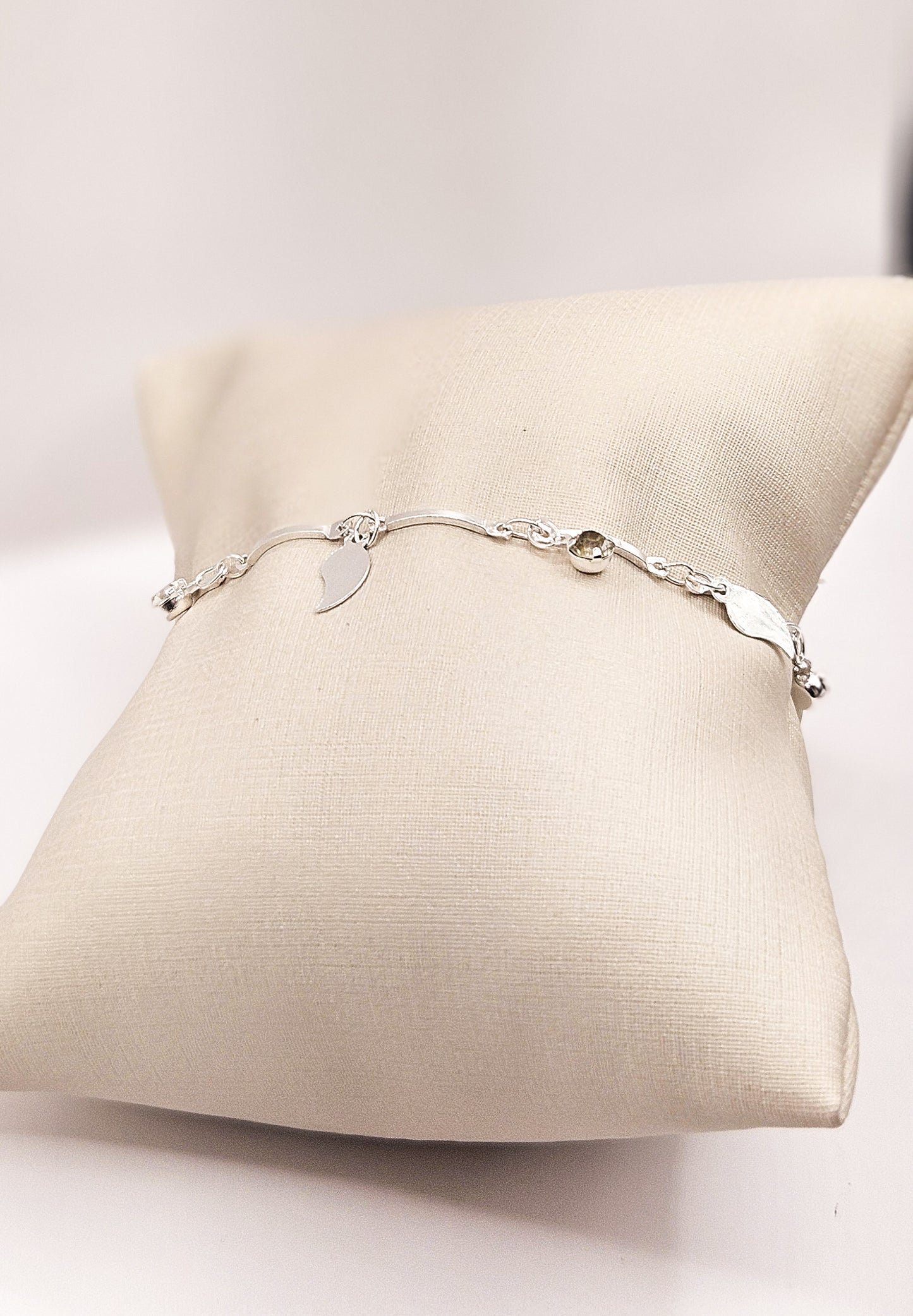 Pulseira Folhas Reluzentes Prateada