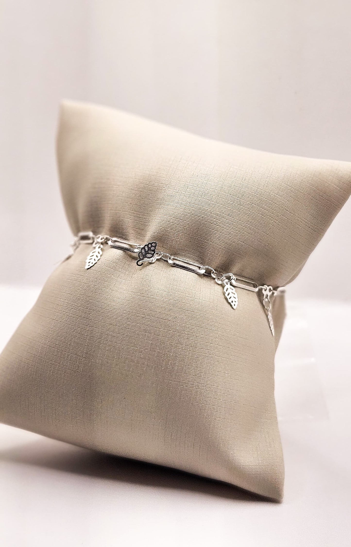 Pulseira Folhas Prateadas